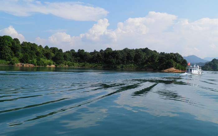 ���Gɫ�f�G������Դ�r(n��ng)��ɽȪ��׌�þӶ��е�������܃�(y��u)�|(zh��)ˮԴ����