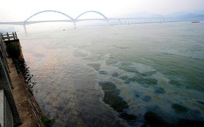 首臺(tái)船舶油污水處理設(shè)備完成安裝